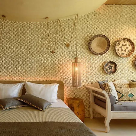 Divelia East Bed & Breakfast 3*