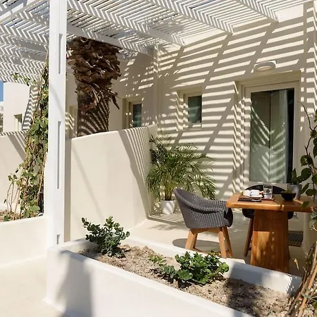 Bed & Breakfast Divelia East 3*