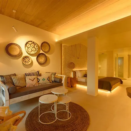 Bed & Breakfast Divelia East 3*
