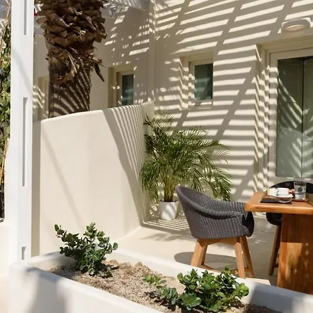 Divelia East B&B 이메로비글리
